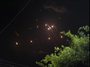 Suasana Saat Iran Hujani Rudal ke Tel Aviv Israel