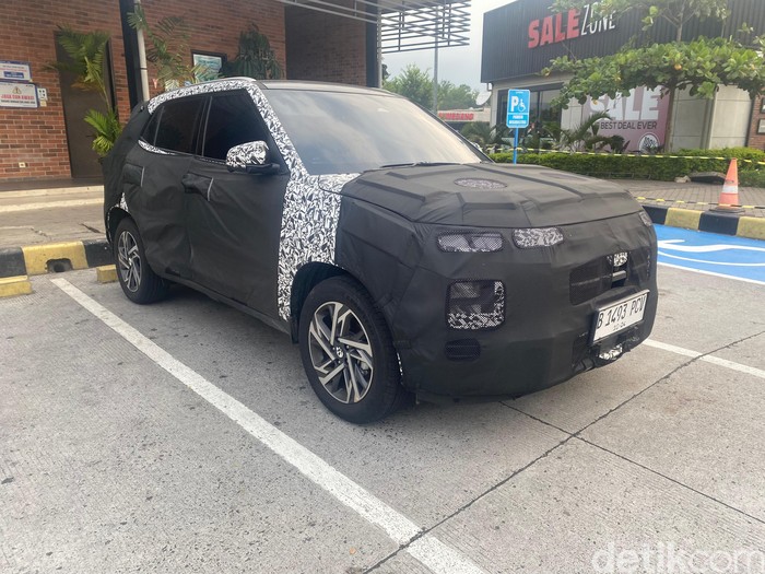 Mobil Diduga Creta Terbaru Diuji di Tol Trans Jawa