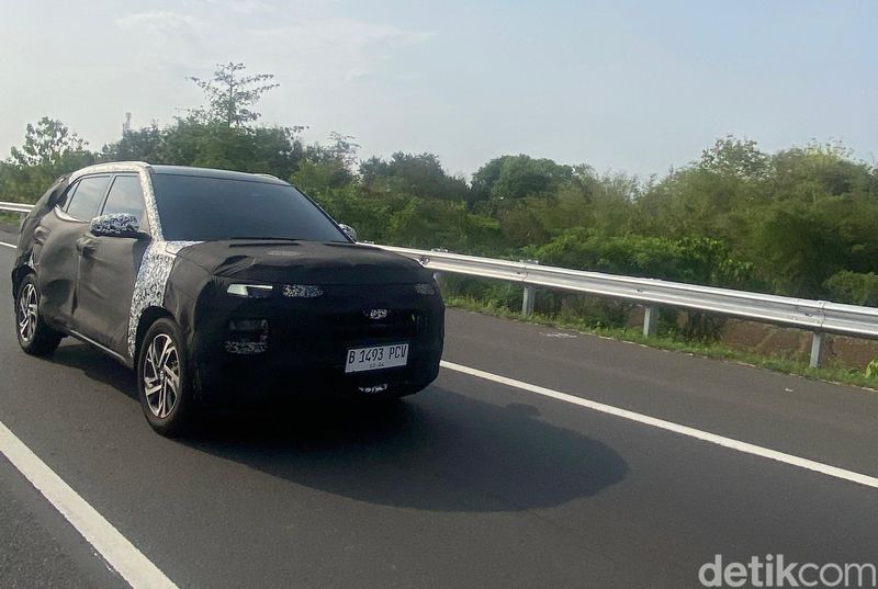 Mobil Diduga Creta Terbaru Diuji di Tol Trans Jawa