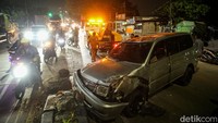 Pantauan Detikcom momen tersebut terjadi pukul 23.30 WIB.