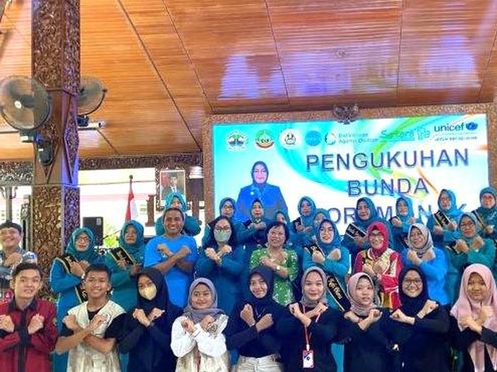 Momen launching memperkuat perlindungan anak di Blora melalui Lingkungan Aman dan Ramah Untuk Anak (SAFE4C) dan Eksploitasi dan Pelecehan Seksual Anak Online (OCSEA), di pendapa rumah dinas Bupati Blora,