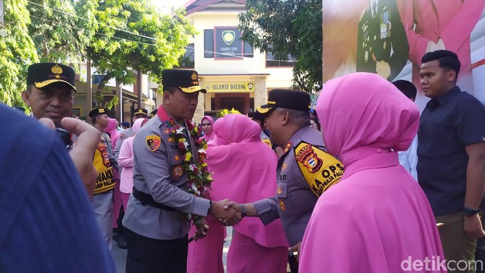Momen penyambutan Kapolda Sulsel Irjen Yudhiawan Wibisono. LM Mashudi/detilSulsel
