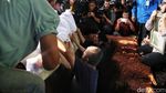 Momen Sedih Saat Jenazah Marissa Haque Dimakamkan