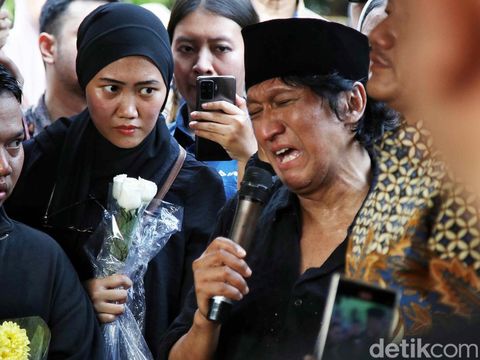 Jenazah Marissa Haque akhirnya dimakamkan di TPU Tanah Kusir, Jakarta Selatan. Begini prosesnya.