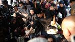 Momen Sedih Saat Jenazah Marissa Haque Dimakamkan
