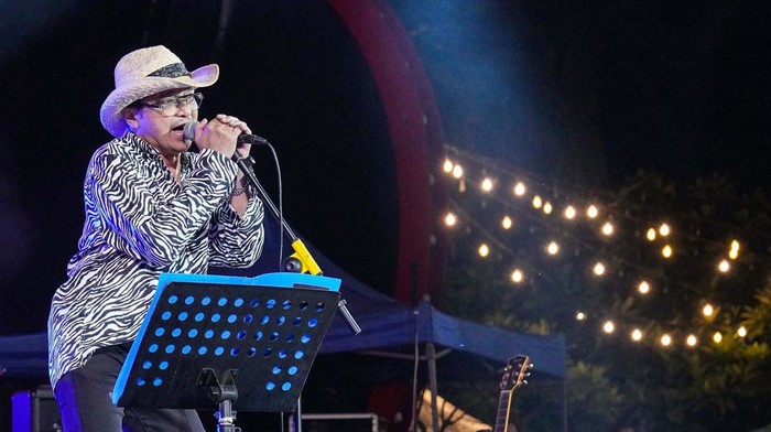 Grup Band /rif meramaikan gelaran kegiatan musik Romansa Dua Belas dalam rangka Lippo Mall Kemang Anniversary yang ke-12. Begini aksinya.