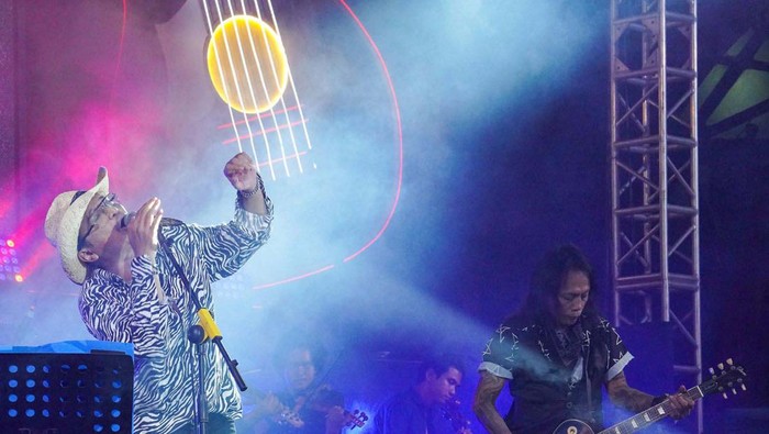 Grup Band /rif meramaikan gelaran kegiatan musik Romansa Dua Belas dalam rangka Lippo Mall Kemang Anniversary yang ke-12. Begini aksinya.