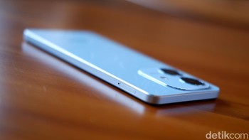 Berkat Trinity Engine dari ColorOS 14 meningkatkan efisiensi lebih jauh dengan mengatur sumber daya komputasi secara tepat melalui model daya komputasi canggih. Berkat inovasi ini, Oppo A3x telah lulus uji Perlindungan Kelancaran 36 Bulan, menjamin performa lancar untuk jangka panjang di berbagai skenario selama beberapa tahun. Foto: Adi Fida Rahman/detikINET