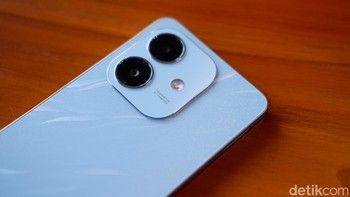 Oppo A3x dibekali kamera belakang 8 MP Oppo menambahkan fitur AI Portrait Retouching, Dual View Video, dan Retouching Video memungkinkan pengguna untuk menangkap gambar dan video untuk berkreativitas. Foto: Adi Fida Rahman/detikINET