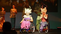 Pertunjukan ini menampilkan sejumlah murid dari SLB Negeri 1 Badung dan SLB Yayasan Pembinaan Anak Cacat (YPAC) Bali. Mereka memberikan contoh konkret tentang bagaimana diversifikasi pembelajaran yang menekankan proses belajar yang menyenangkan dan sesuai minat dapat mendorong individu mencapai diri yang optimal. Foto: (Dokumentasi Kemendikbudristek)
