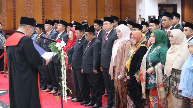 Pelantikan Anggota DPRD Surabaya.