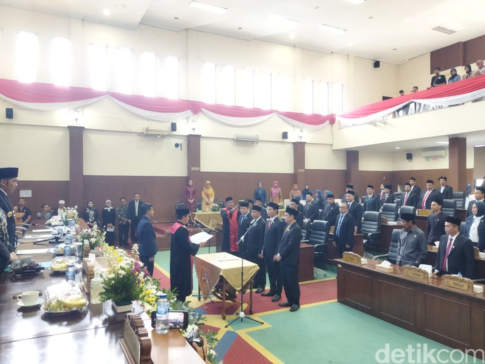 Pelantikan Pimpinan DPRD Pandeglang (Aris Rivaldo/detikcom)