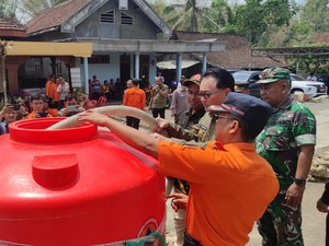 Pemkab Blitar Salurkan Air Bersih kepada Warga Terdampak Kekeringan