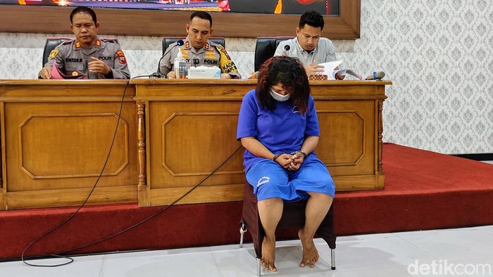 Tersangka dihadirkan dalam pers rilis di Mapolres Kebumen, Rabu (2/10/2024).