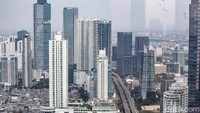 Gedung-gedung bertingkat berjejer di kawasan Jakarta, Rabu (2/10/2024). BI menyebutkan, perang di Timur Tengah dapat berimplikasi kepada perekonomian di Indonesia, seperti harga minyak bumi.