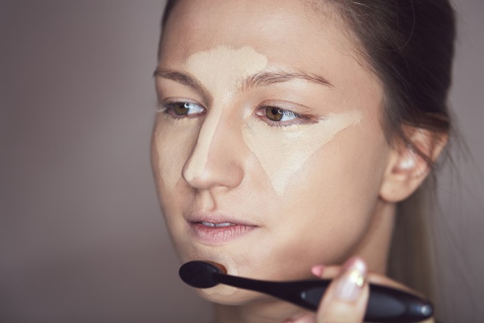 Perbedaan Foundation dan Concealer