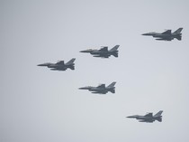 Pesawat Tempur Mondar-mandir di Langit Jakarta Bersiap untuk HUT TNI