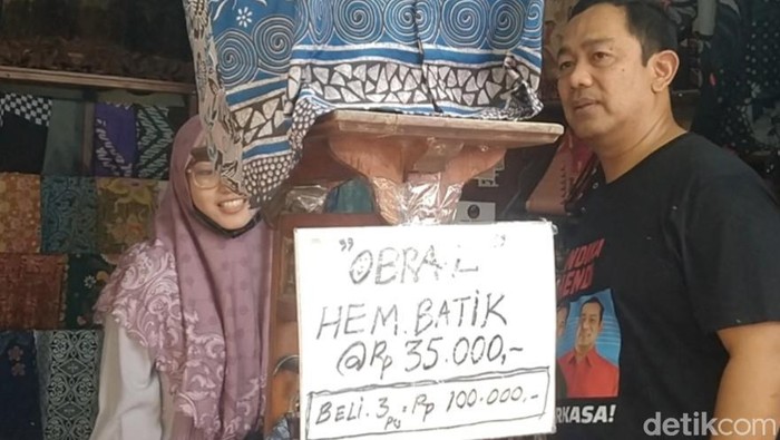 Cawagub Jateng nomor urut 01 Hendrar Prihadi saat blusukan ke Pasar Grostik Batik Setono Pekalongan, Rabu (2/10/2024).
