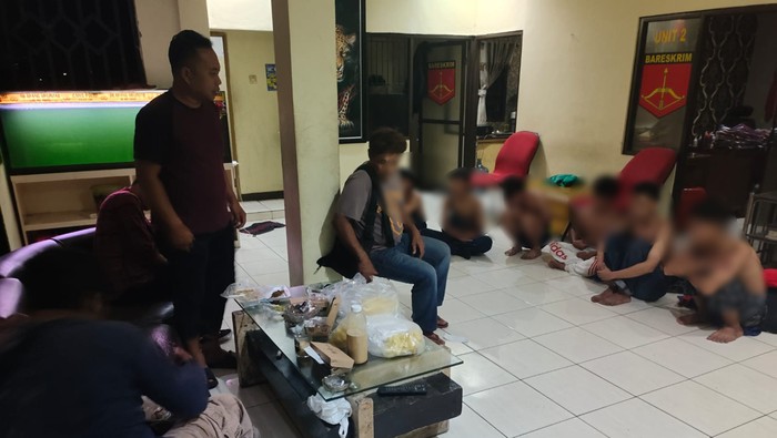 Polresta Bogor Kota mengamankan 6 orang remaja yang diduga hendak melakukan tawuran, pada Rabu (2/10/2024) dini hari tadi.