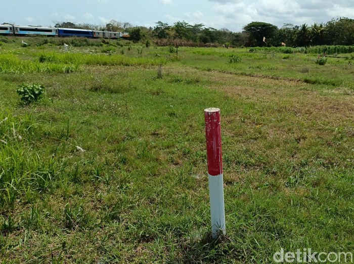 Potret lahan semeter kesenggol tol Jogja-Solo-YIA di Sedayu, Bantul, Rabu (2/10/2024).