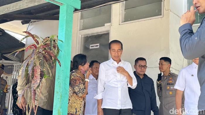 Presiden Jokowi meninjau RSUD Kefamenanu, NTT (Isal Mawardi/detikcom)