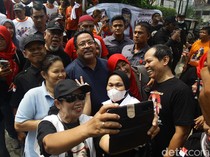 Potret Rano Karno Menyapa Warga Radio Dalam