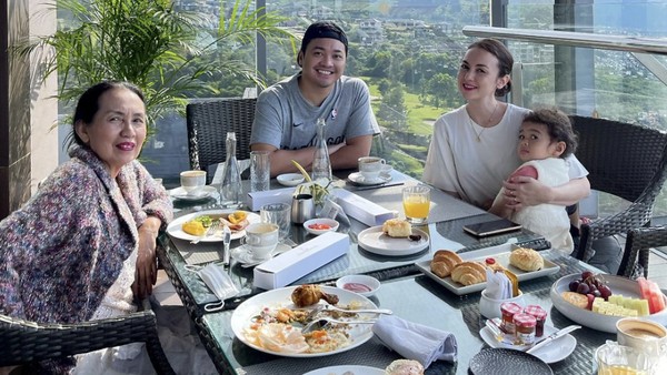 Rianti Cartwright Hobi Baking dan Kulineran Seru, Ini Momennya!