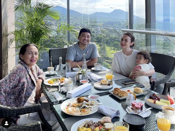 Rianti Cartwright Hobi Baking dan Kulineran Seru, Ini Momennya!