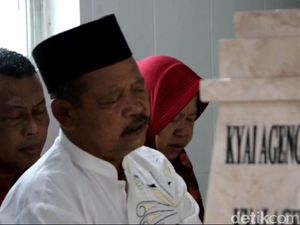 Risma Nostalgia Masa Kanak-kanak Saat Ziarah di Ponorogo
