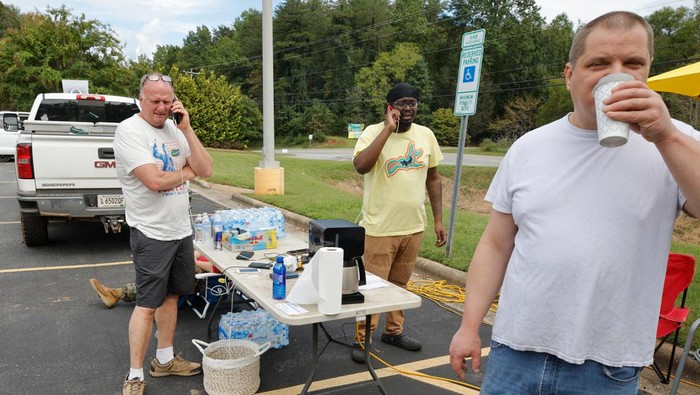 Local farmers offer free food to passersby as supplies remain difficult to find in the aftermath of Hurricane Helene, on the outskirts of Columbus, North Carolina, U.S. October 1, 2024. REUTERS/Jonathan Drake