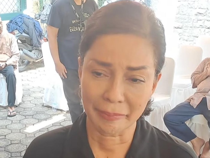 Soraya Haque saat ditemui di rumah duka Marissa Haque.