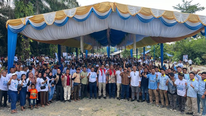 Syah Afandin alias Ondim bersama Bobby Nasution menghadiri deklarasi relawan di Langkat