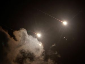Video: Saat Iron Dome Israel Tak Kuasa Menahan Rudal Iran
