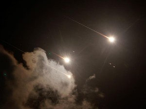 Hizbullah Tembakkan Rentetan Roket ke Pangkalan Militer Israel Dekat Haifa