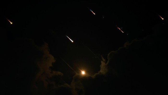 Rockets fly in the sky, amid cross-border hostilities between Hezbollah and Israel, as seen from Tel Aviv, Israel, October 1, 2024. REUTERS/Ammar Awad