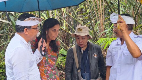 Tim GIAHS saat berkunjung ke salah satu kebun salak di Desa Sibetan, Kecamatan Bebandem, Karangasem, beberapa waktu lalu (Dok. Distan PP Karangasem)