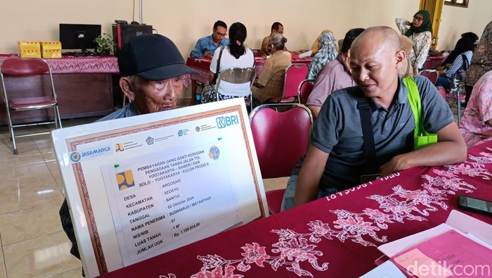 Sudiarjo menerima UGK sebesar Rp 1,1 juta karena sawahnya seluas 1, meter terlewati tol Jogja-Solo-YIA, Rabu (2/10/2024).