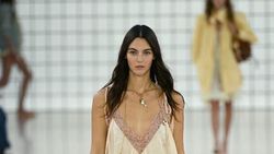 Jujur.. Vittoria Ceretti Cerita Rasanya Jadi Pacar Leonardo DiCaprio