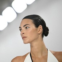 Saat kekasihnya tampil di Paris Fashion Week atau Milan Fashion Week, Leonardo DiCaprio tak terlihat di kursi penonton. Namun Daily Mail mengabarkan, Leonardo menghabiskan waktu bersama Vittoria di Milan. Foto: AFP