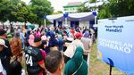 Warga Serbu Sembako Murah di Mampang Prapatan