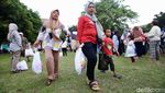 Warga Serbu Sembako Murah di Mampang Prapatan