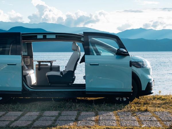 Potret Mobil MPV Listrik Terbaru Zeekr yang Futuristis