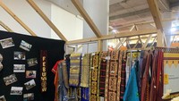 Pameran Produk Pengmas menyediakan berbagai produk budaya, lingkungan, dan kesehatan. Pameran ini tidak hanya terbuka bagi civitas akademika UI, tetapi juga untuk masyarakat umum. (Foto: Muhammad Alfathir/detikEdu)