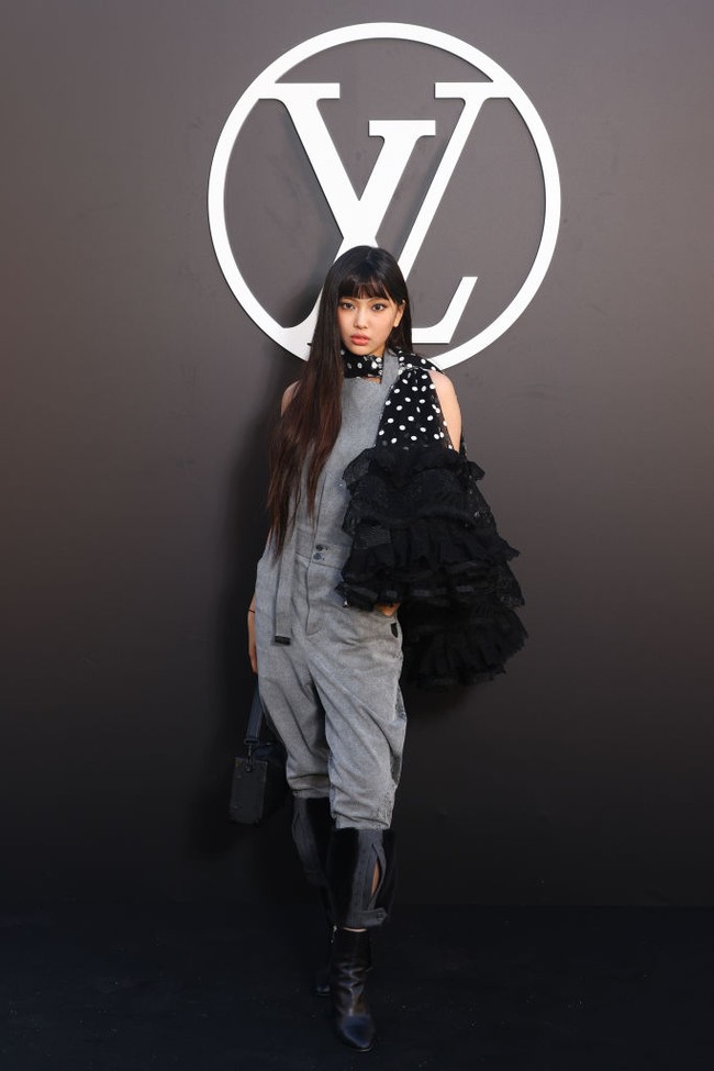 Hyein NewJeans meramaikan Paris Fashion Week 2024 sebagai global ambassador termuda Louis Vuitton pada Selasa (1/10/2024) waktu setempat. Foto: Getty Images