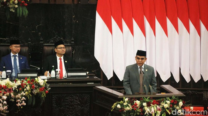 Ketua MPR RI Ahmad Muzani bersama delapan wakilnya resmi dilantik sebagai pimpinan MPR periode 2024-2029. Pelantikan digelar di Gedung Paripurna MPR/DPR/DPD RI, Senayan, Jakarta Pusat, Kamis (3/10/2024).