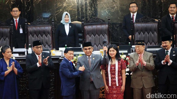 Ahmad Muzani Jadi Ketua MPR Ketua MPR RI Ahmad Muzani bersama delapan wakilnya resmi dilantik sebagai pimpinan MPR periode 2024-2029. Pelantikan digelar di Gedung Paripurna MPR/DPR/DPD RI, Senayan, Jakarta Pusat, Kamis (3/10/2024).