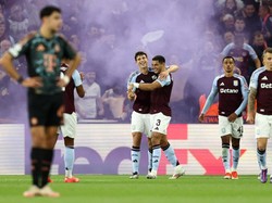 9 November - laga kandang melawan Aston Villa di Premier League. Foto: AFP/DARREN STAPLES
