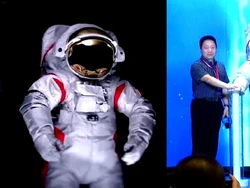 China Pamer Baju Astronaut buat Mendarat di Bulan
