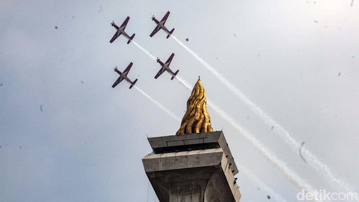 Gladi bersih dalam rangka HUT ke-79 TNI digelar di Monumen Nasional (Monas), Jakarta, Kamis (3/10/2024). Gladi bersih diwarnai atraksi pasukan TNI.