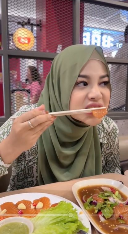 Aurel Hermansyah kulineran di Bangkok